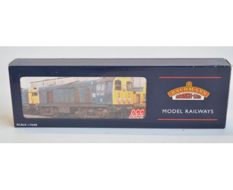 Bachmann DCC Sound OO gauge electric diesel locomotive model 32-033DS Class 20 D8158 BR green livery in mint condition with s