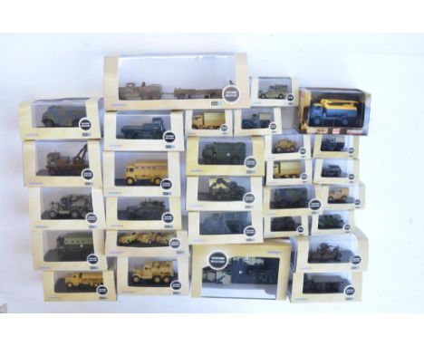 Twenty eight 1/76 scale OO gauge diecast military models from Oxford Diecast military range to include 76SET25 3 vehicle Mata