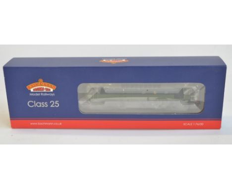Bachmann DCC Sound OO gauge electric diesel locomotive model 32-401DS D7638 BR two tone green livery in near mint condition (