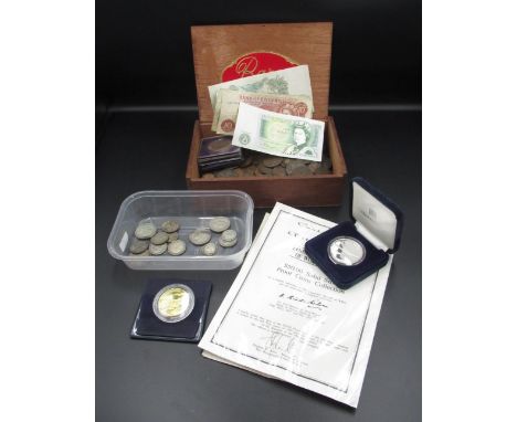 Collection of assorted GB c20th coins and banknotes, with 13 pre-1947 GB silver content coins (gross weight 2.78ozt) and a We