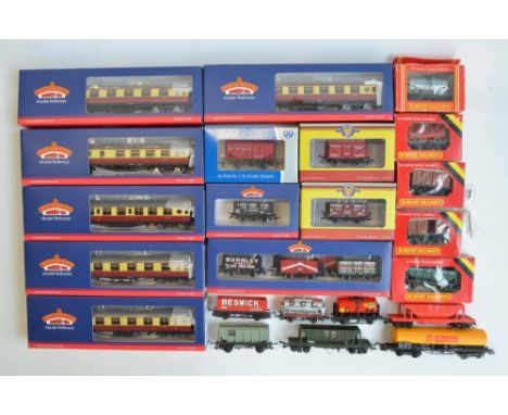 Collection of OO gauge model railway coaches and goods wagons to include 6x boxed as new Bachmann LMS BR crimson and cream pa