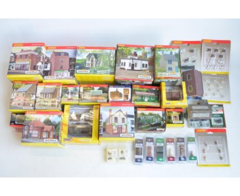 Collection of OO gauge model railway scenic accessories, mostly Hornby Skaledale, also Scenix, Bachmann Stonecraft, Harburn H