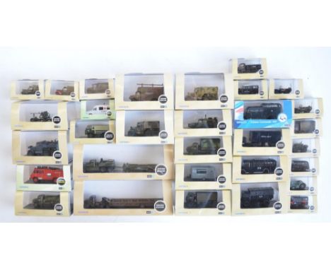 Thirty one 1/76 scale OO gauge diecast military models from Oxford Diecast military range to include 76DT005 Diamond T tank t