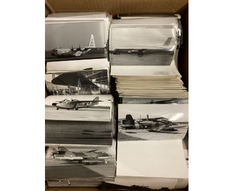 * Black &amp; White Photographs. A large unsorted quantity of over 1,000 black and white 6“ x 4” prints, a wide variety of su