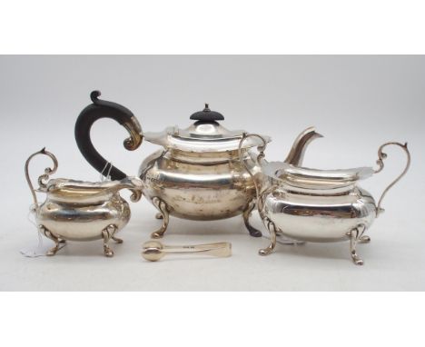 A martched George V three piece silver tea service, the teapot and ugar bowl by Walker &amp; Hall, Sheffield, 1916 &amp; 1917