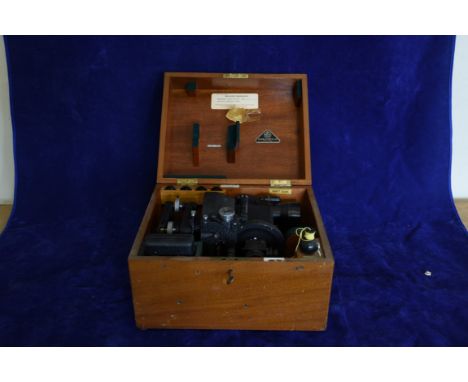 A mid 20th century Hilger & Watts Ltd M.O. pilot balloon theodolite, mark IV, the fitted box opening to reveal theodolite, pl