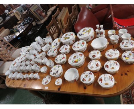 LARGE SELECTION OF ROYAL WORCESTER EVESHAM PATTERN DINNER AND TEA WARE , CUPS , SERVING DISHES , TEA POTS AND OTHER ITEMS. (A