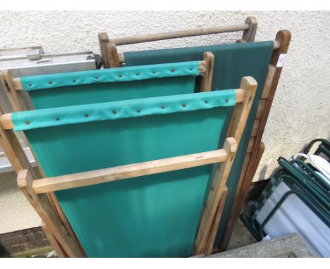 FOUR WOODEN FOLDING GARDEN LOUNGERS OR DECK CHAIRS WITH GREEN CANVAS SEATS