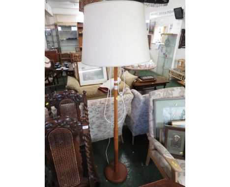 LIGHT WOOD STANDING LAMP WITH CREAM SHADE.