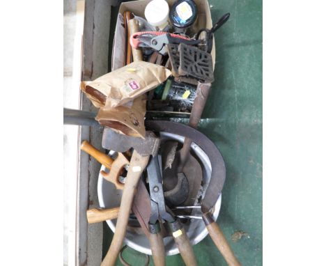 SELECTION OF HAND TOOLS AND DIY ITEMS.