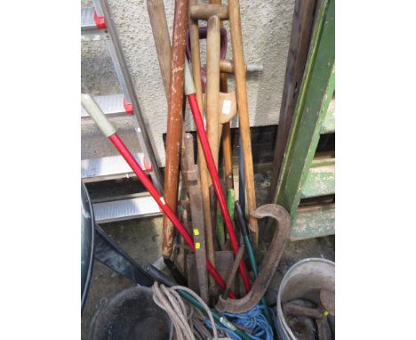 GARDEN HAND TOOLS, METAL G CLAMP, GALVANIZED METAL BUCKETS ETC