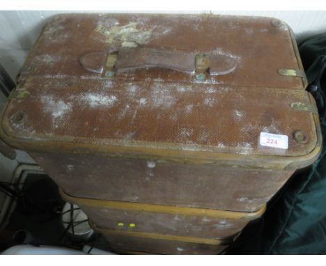 WOODEN RIBBED TRAVEL TRUNK. (AF)
