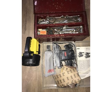 METAL TOOL BOX WITH SUBSTANTIAL AMOUNT OF SPANNERS & BOXED SANDER & SPOT LIGHT