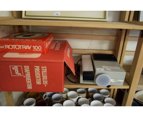 GAF SEMI-AUTOMATIC PROJECTOR WITH A QUANTITY OF SLIDES
