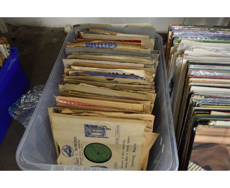 BOX CONTAINING QUANTITY OF VINTAGE RECORDS