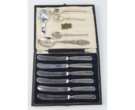 A set of six silver handled butter knives, filled, cased, a late Victorian silver caddy spoon, and Edward VII silver mote spo