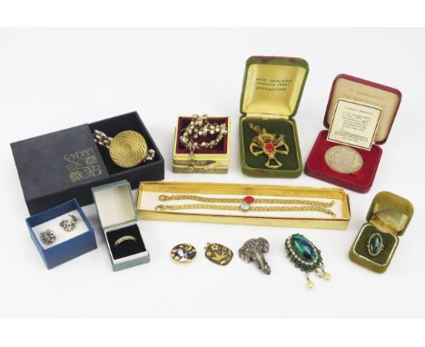 A Royal Maundy Service 1983 Silver Medallion and costume jewellery 