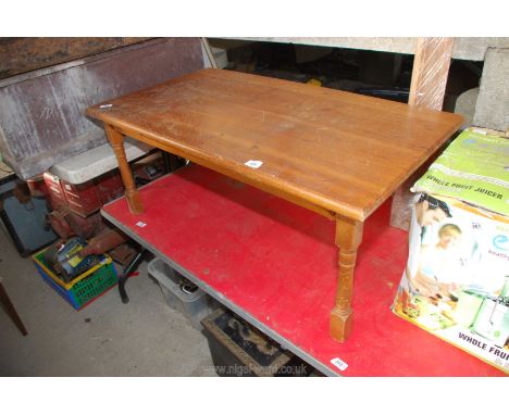 A Pine coffee table 22'' x 39'' x 17''.