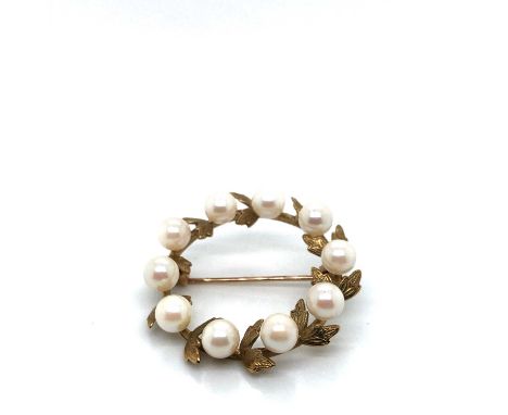 A vintage pearl wreath brooch. The brooch unhallmarked and assessed as 9ct gold. Diameter 3.1 cm. Weight 5.8 grams.