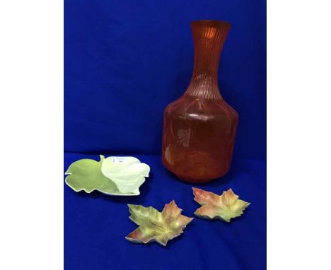 ROYAL WORCESTER LEAF DISHEStogether with other ceramics