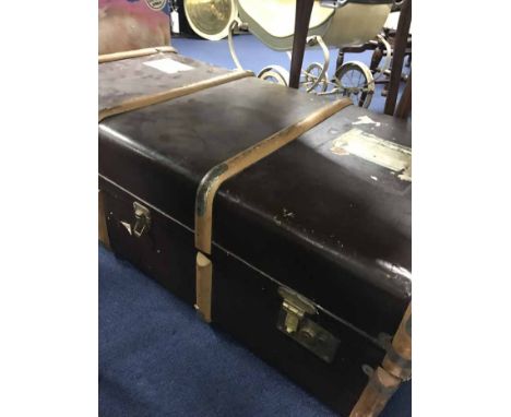 MID 20TH CENTURY LEATHER TRAVEL TRUNK