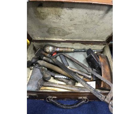 VINTAGE SUITCASE CONTAINING A TOOL KITincludes hammer, hack saw, axe and various other tools
