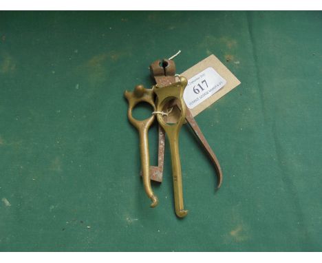 (x2) Cartridge extractors and other tool