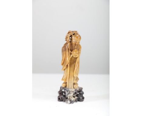 Arte Cinese . A soapstone statue of Sau, the Chinese god of longevity China, 20th century . Cm 19,00.  