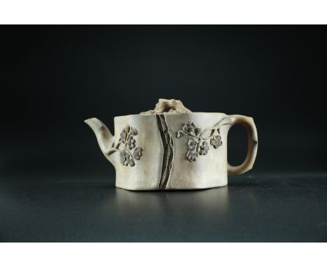 Arte Cinese . Beige terracotta yixing teapot in the shape of a wood trunk with prunus flower decor  China, 20th century. Seal