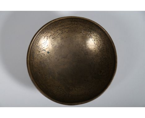  Arte Islamica. A brass magic bowl Iran or Syria, 13th century. Cm 11,00 x 2,50.  