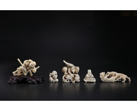  Arte Giapponese. A group of five ivory okimono  Japan, 19th century . An oni demon raised on a hardwood plinth 8 X 11 cm wit