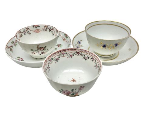 Two 18th century Newhall tea bowls and saucers, the first example decorated with pattern no 195, hand painted painted with fl