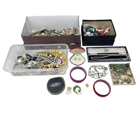 9ct gold box link bracelet, nine silver stone set rings and a collection of vintage and later costume jewelleryCondition Repo