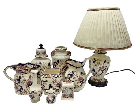 Mason's Blue Mandalay pattern ceramics, to include table lamp of baluster form with wood base and pleated fabric shade, vase 