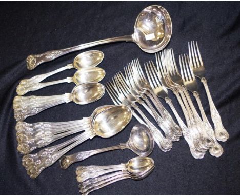 Kings Pattern silver plate 31 piece cutlery set comprising 6 main forks, 6 soup spoons, 6 entree forks, 6 dessert spoons, 5 t