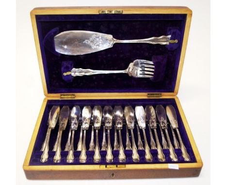 Good cased set silver plate fish knives &amp; forks wood cased set 12 each fish knives and forks, with matching 2 piece servi