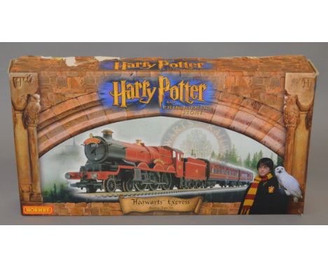 OO Gauge. A boxed Hornby Harry Potter Hogwarts Express Electric Train Set, appears G+ and complete with Trakmat in F box. 