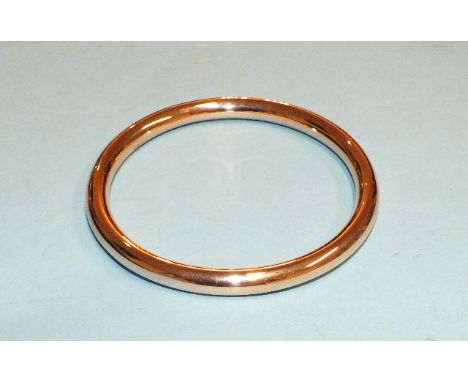 A rose gold slave bangle, 73mm inside diameter, 16.4g.