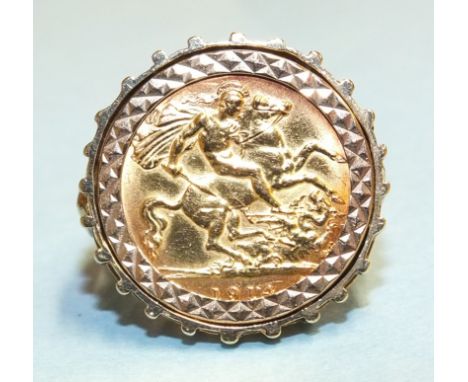 A half-sovereign in 9ct gold ring mount, total weight 9.9g.