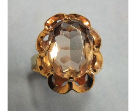 A 9ct gold dress ring set smoky quartz, size O, 4.6g.
