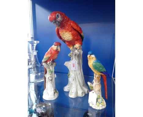 THREE CONTINENTAL GLAZED CERAMIC MODELS OF PARROTS, THE LARGEST 33CM HIGH