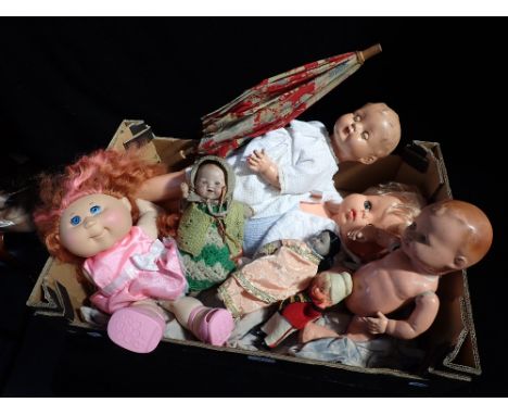 A COLLECTION OF VINTAGE DOLLS