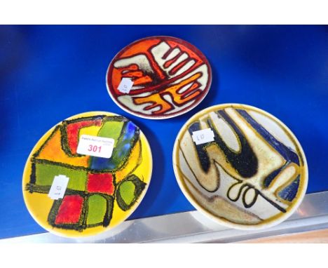 A 1970S POOLE POTTERY 'DELPHIS' DISH, 13cm dia. and two similar
