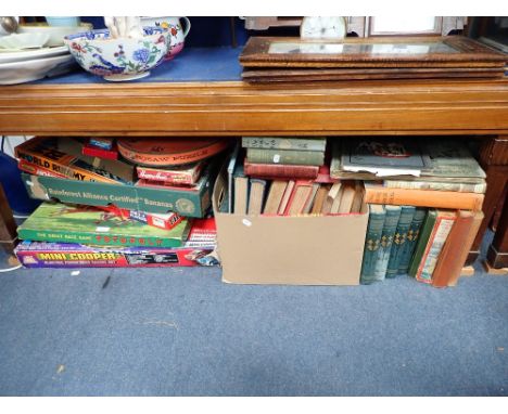A COLLECTION OF VINTAGE GAMES and jigsaw puzzles