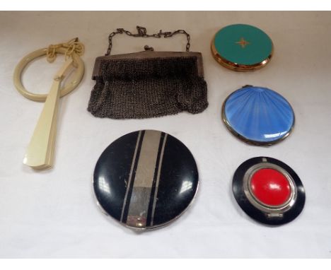 A SILVER MESH EVENING PURSE, together with a collection of vintage compacts and a fan