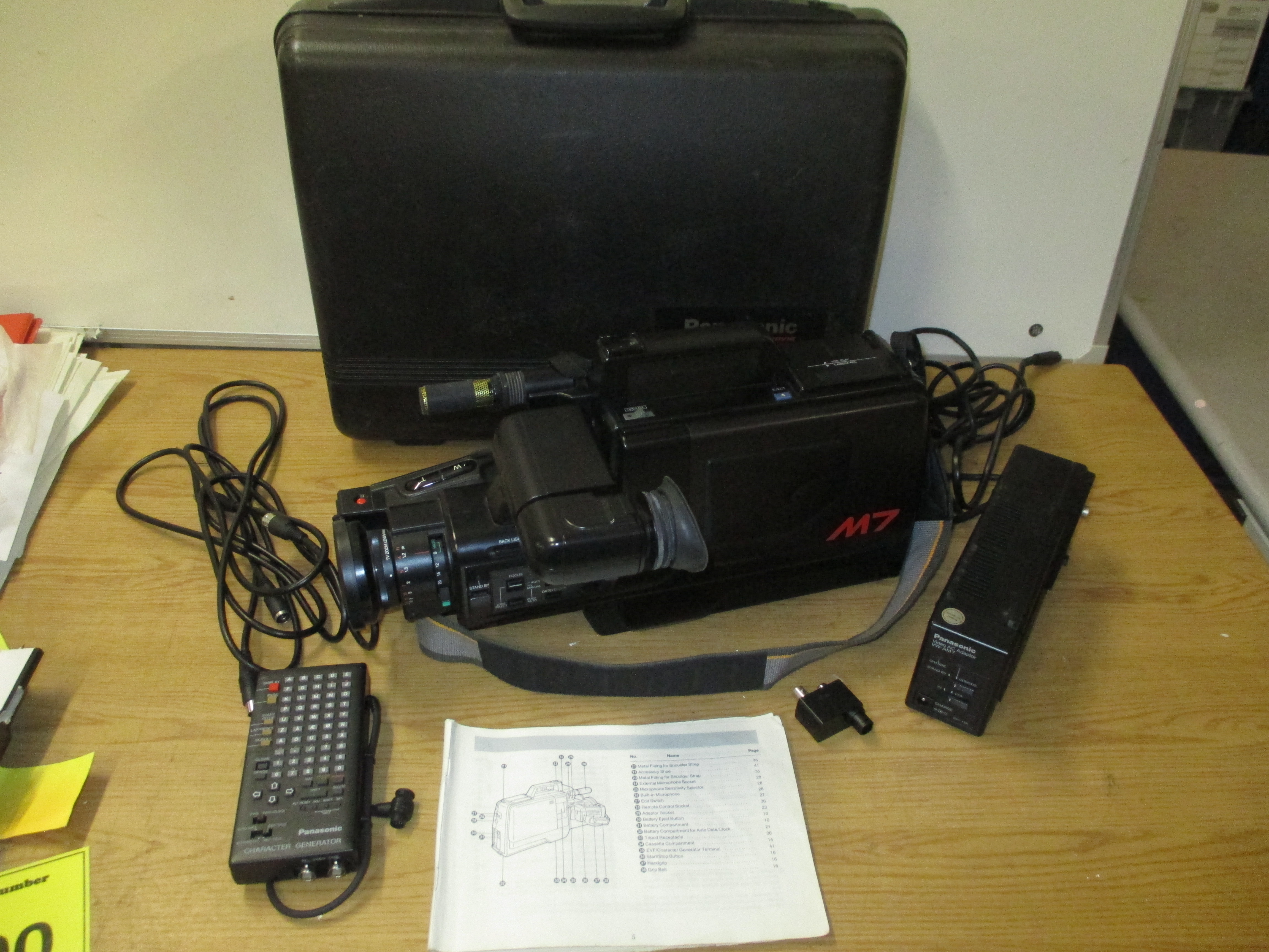 PANASONIC M7 VHS MOVIE CAMERA MODEL NVM7B WITH PANASONIC VIDEO AC