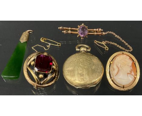 A Victorian pale amethyst set 9ct gold twin bar section brooch, stamped 9ct, 3.5g gross,  a green jade tapering table pendant