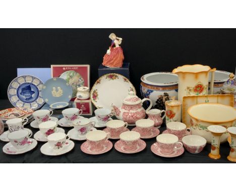 Ceramics - Royal Doulton figure ‘ autumn breezes’ HN 1934, Royal Albert ‘old country roses’ sandwich plate, moonlight rose li