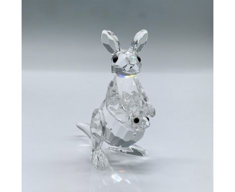 This cute kangaroo mother and baby are made of clear crystal and each have black eyes. This item has its original box measuri