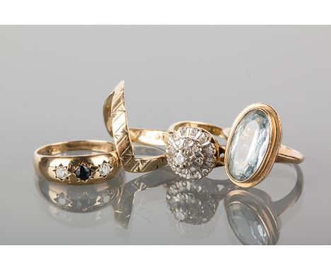 GROUP OF FOUR GOLD RINGS
comprising of an aquamarine ring in nine carat gold, a diamond cluster ring in eighteen carat gold, 